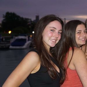 Meet your Posher, Elizabeth